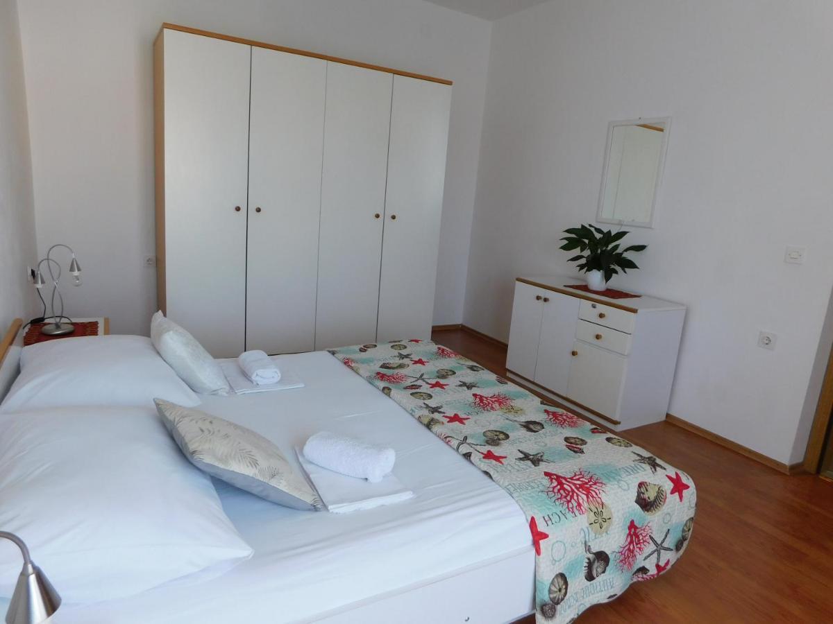 Apartmani Salus Pag Town Buitenkant foto
