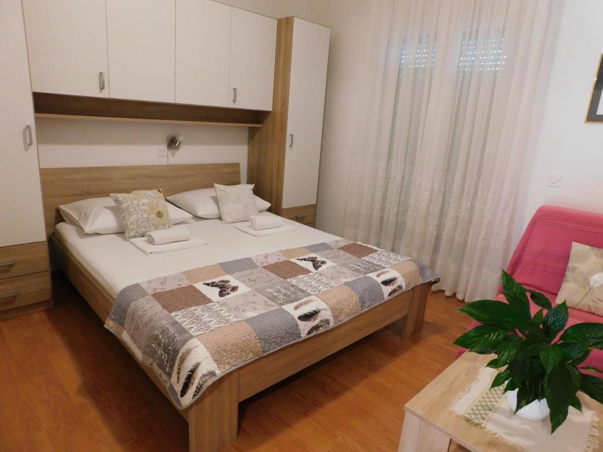Apartmani Salus Pag Town Buitenkant foto