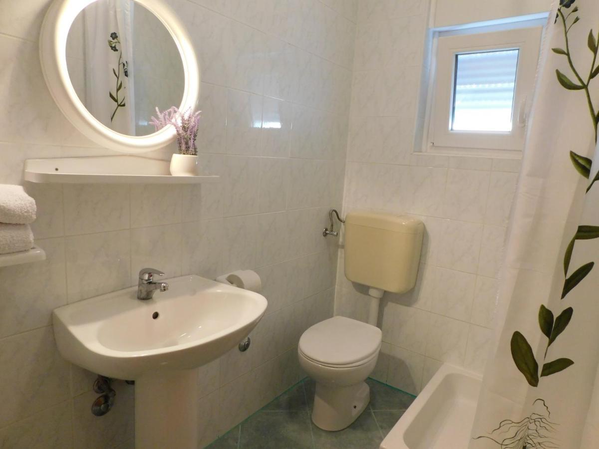 Apartmani Salus Pag Town Buitenkant foto