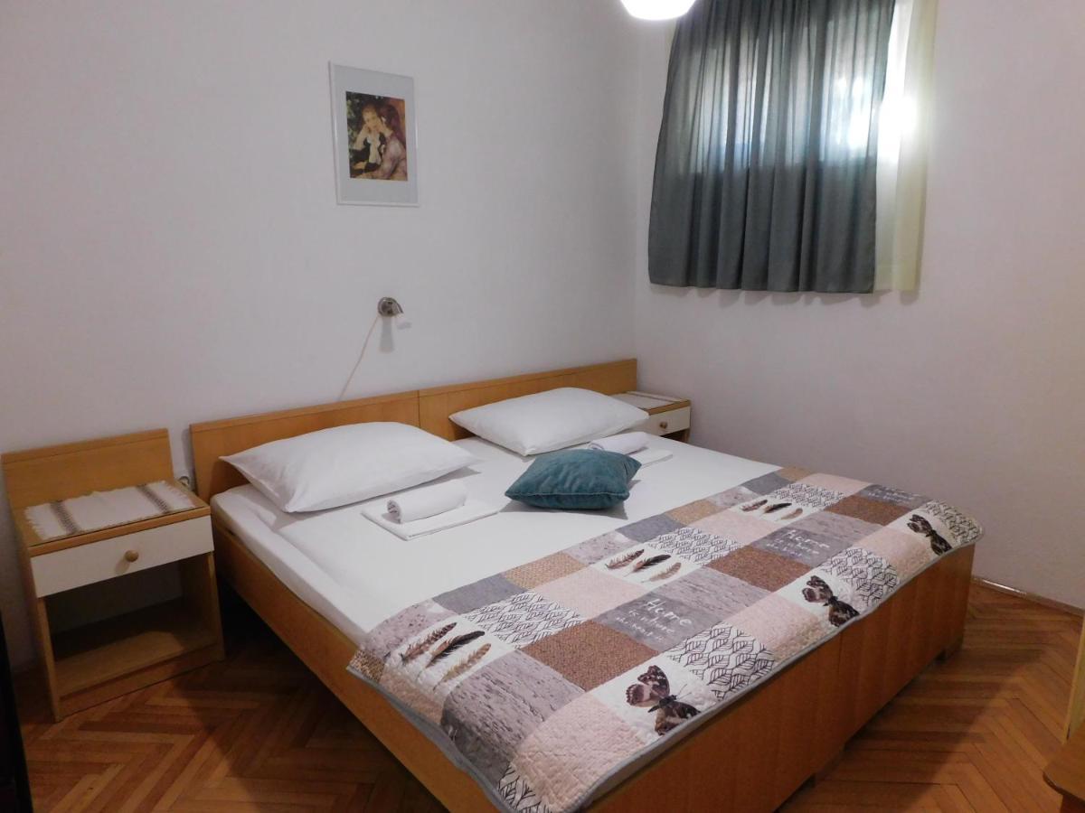Apartmani Salus Pag Town Buitenkant foto