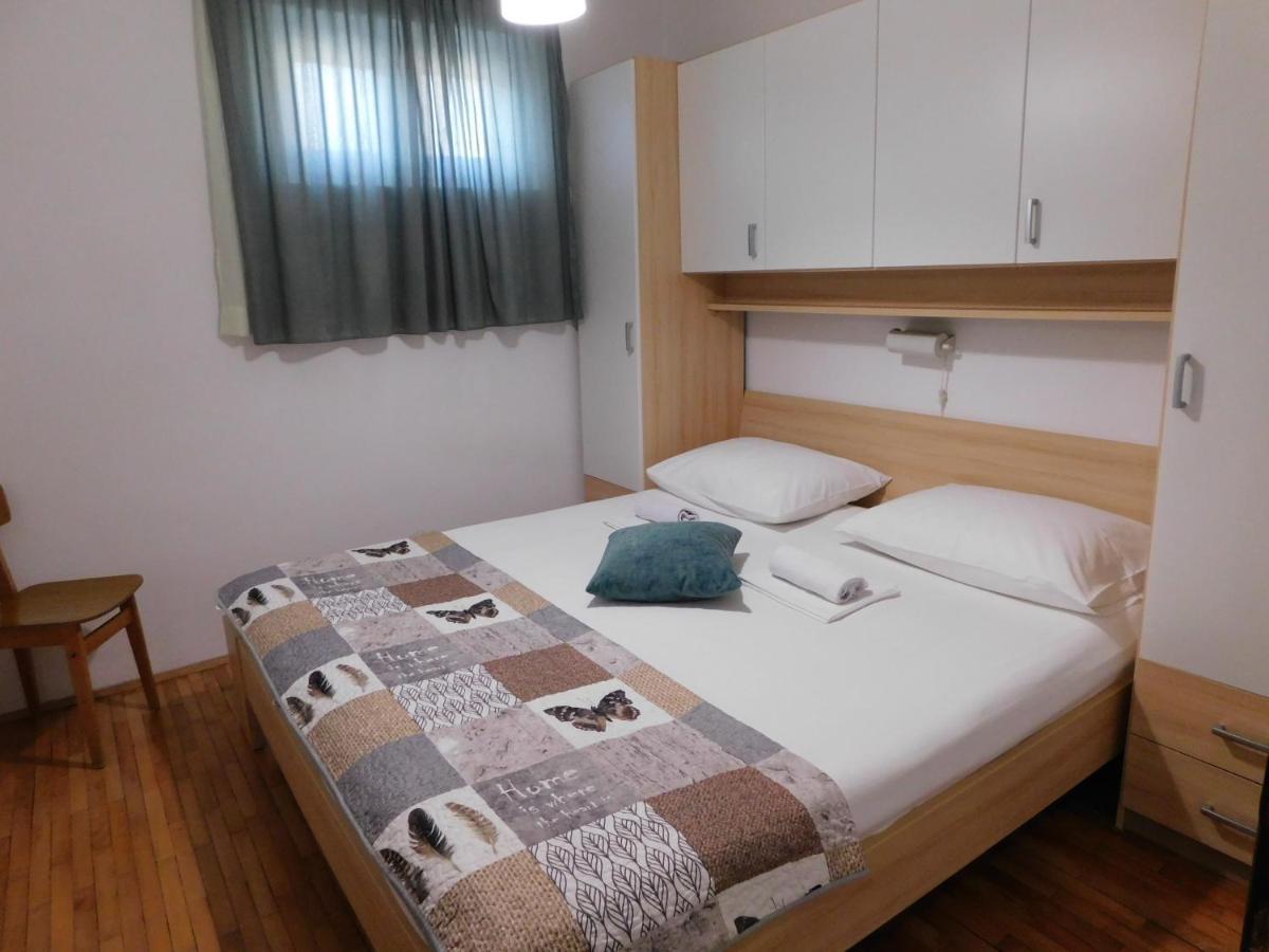 Apartmani Salus Pag Town Buitenkant foto