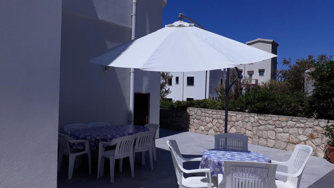 Apartmani Salus Pag Town Buitenkant foto
